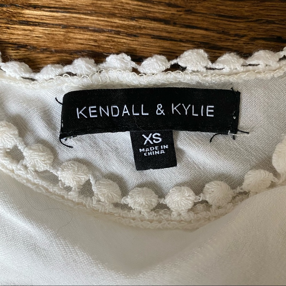 Kendall & Kylie White Tank - Picture 4 of 4